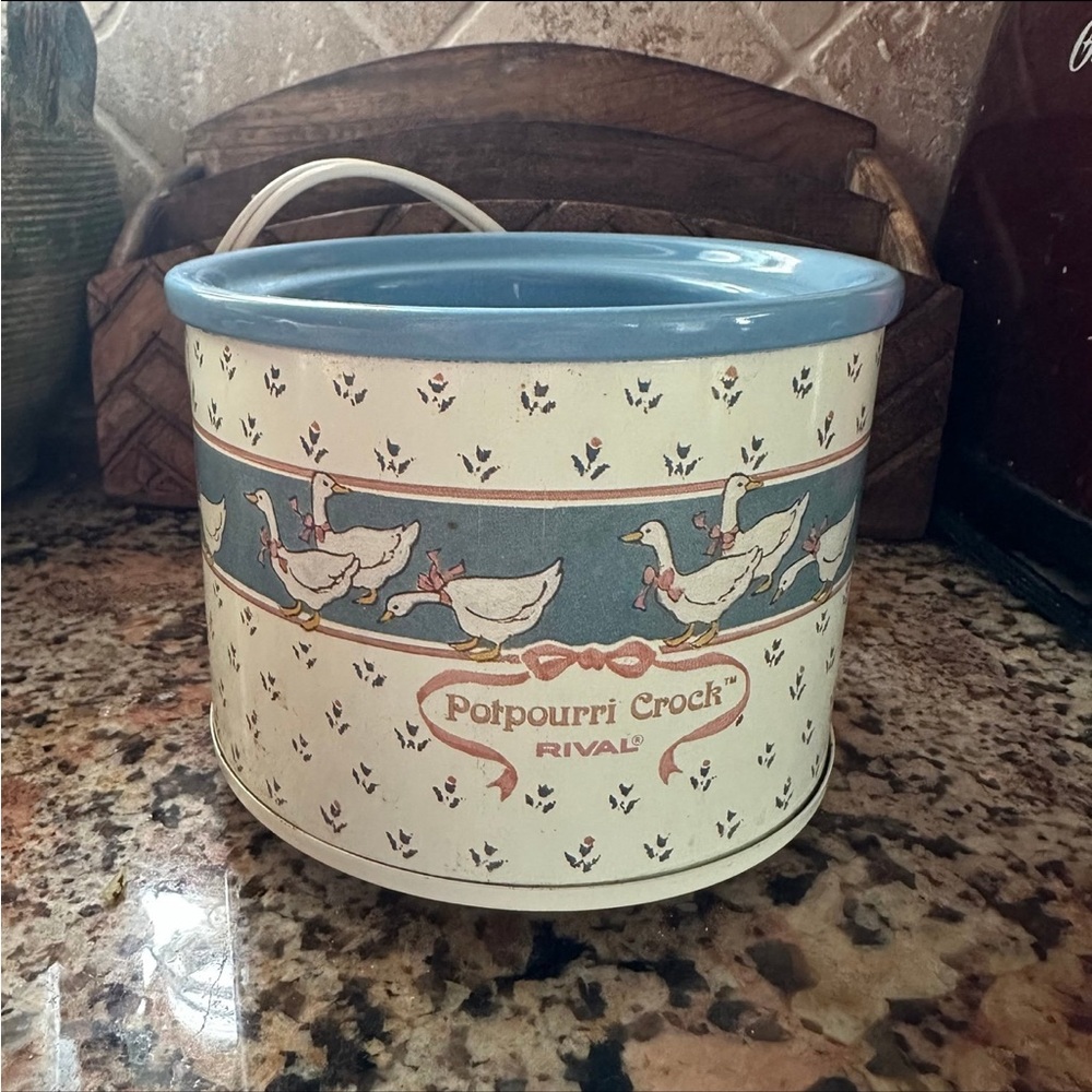 Vintage Rival Country Geese Potpourri Crock